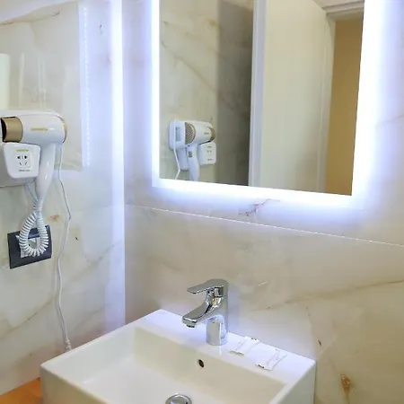 Hilltop Heaven Hotel 4*