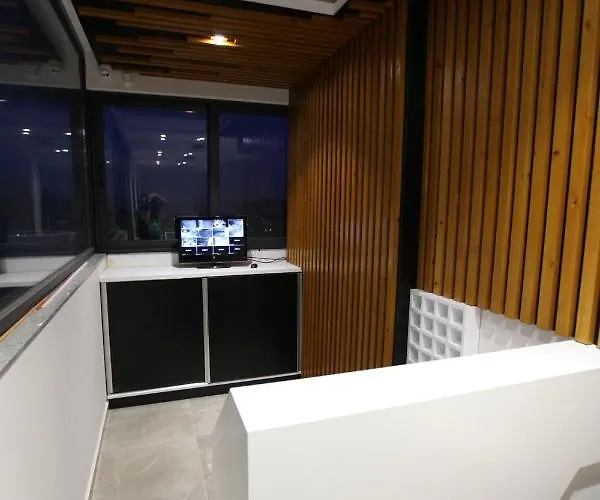 מלון Hilltop Heaven 4*