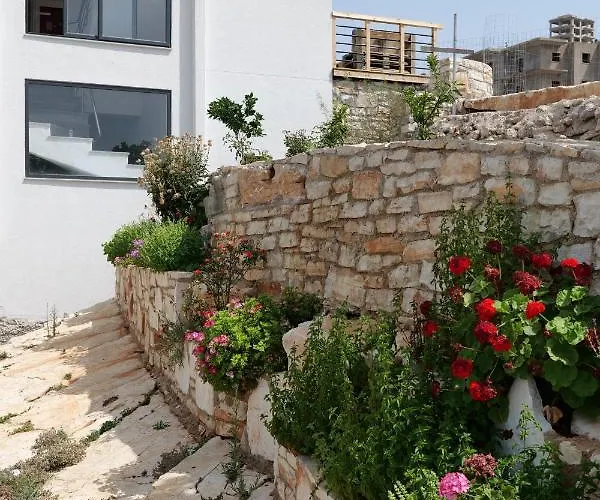 Hilltop Heaven מלון